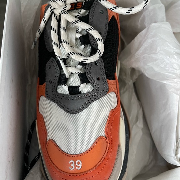 BALENCIAGA Triple S Sneakers | Size 39 - Picture 3 of 7